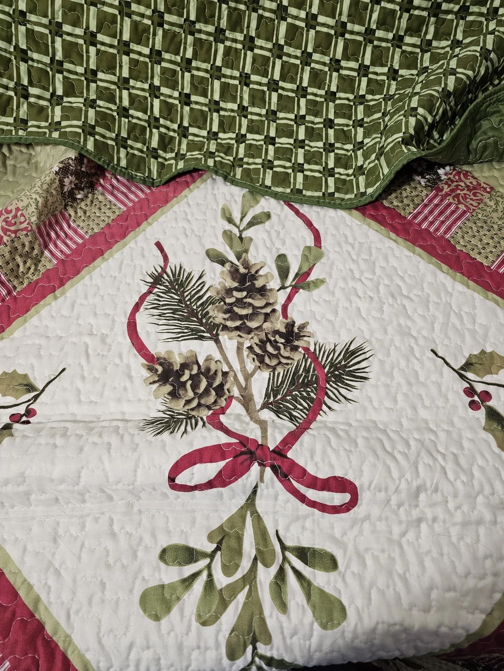 Winston Brands Inc. Full/Queen 86x86 Christmas Patchwork Quilted Quilt